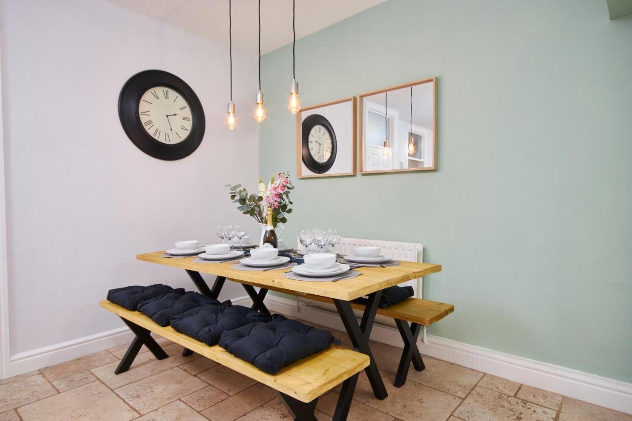 Wonderful In With Garden - Sleeps 8 Holiday home *