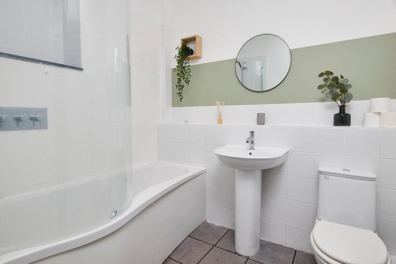 Holiday home Wonderful In With Garden - Sleeps 8 Bath