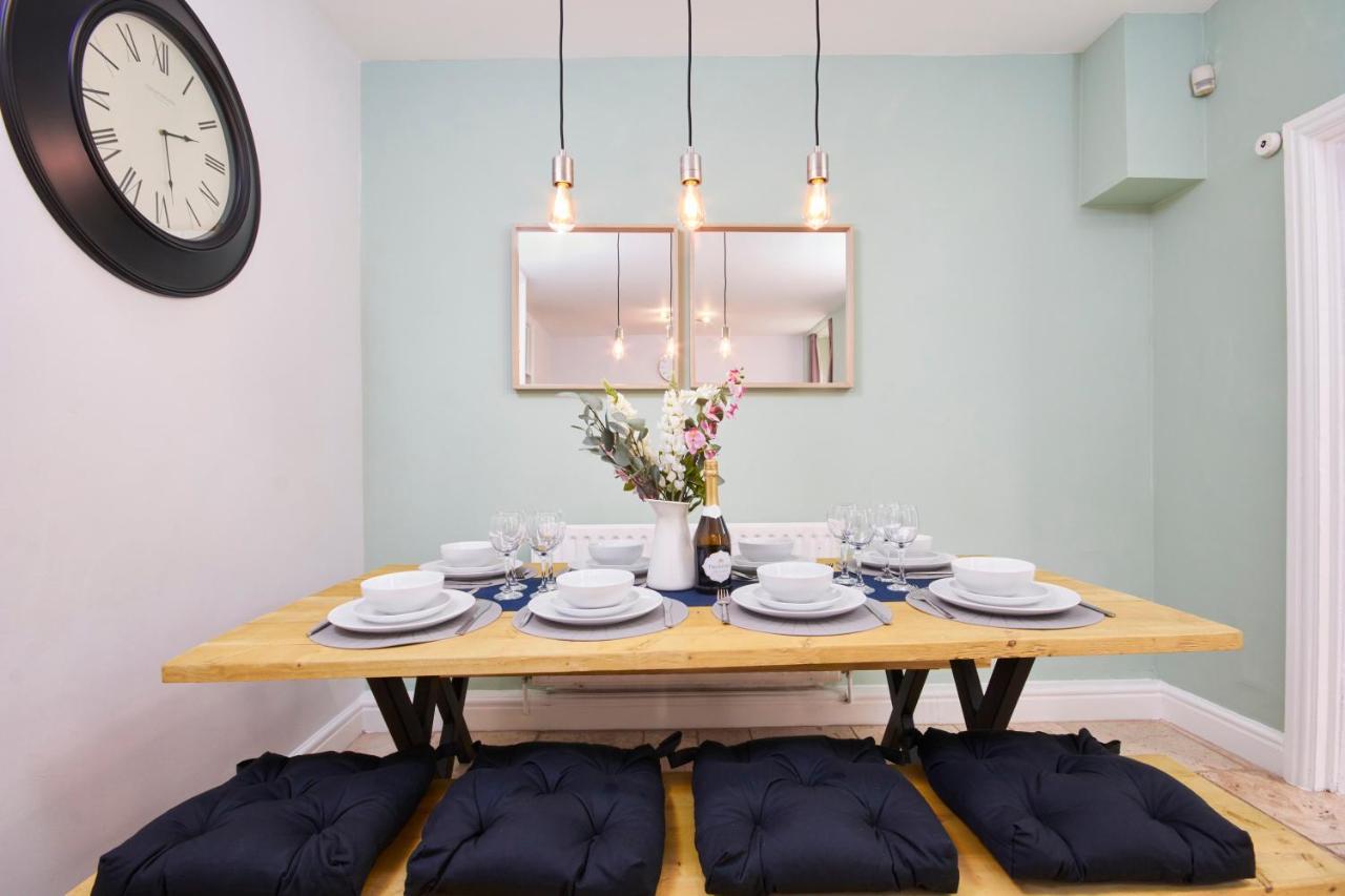 Wonderful In With Garden - Sleeps 8 Holiday home