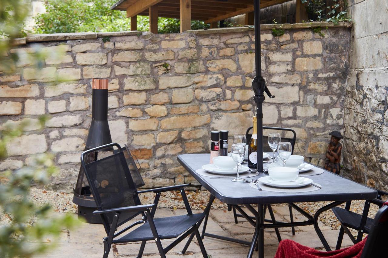 Wonderful In With Garden - Sleeps 8