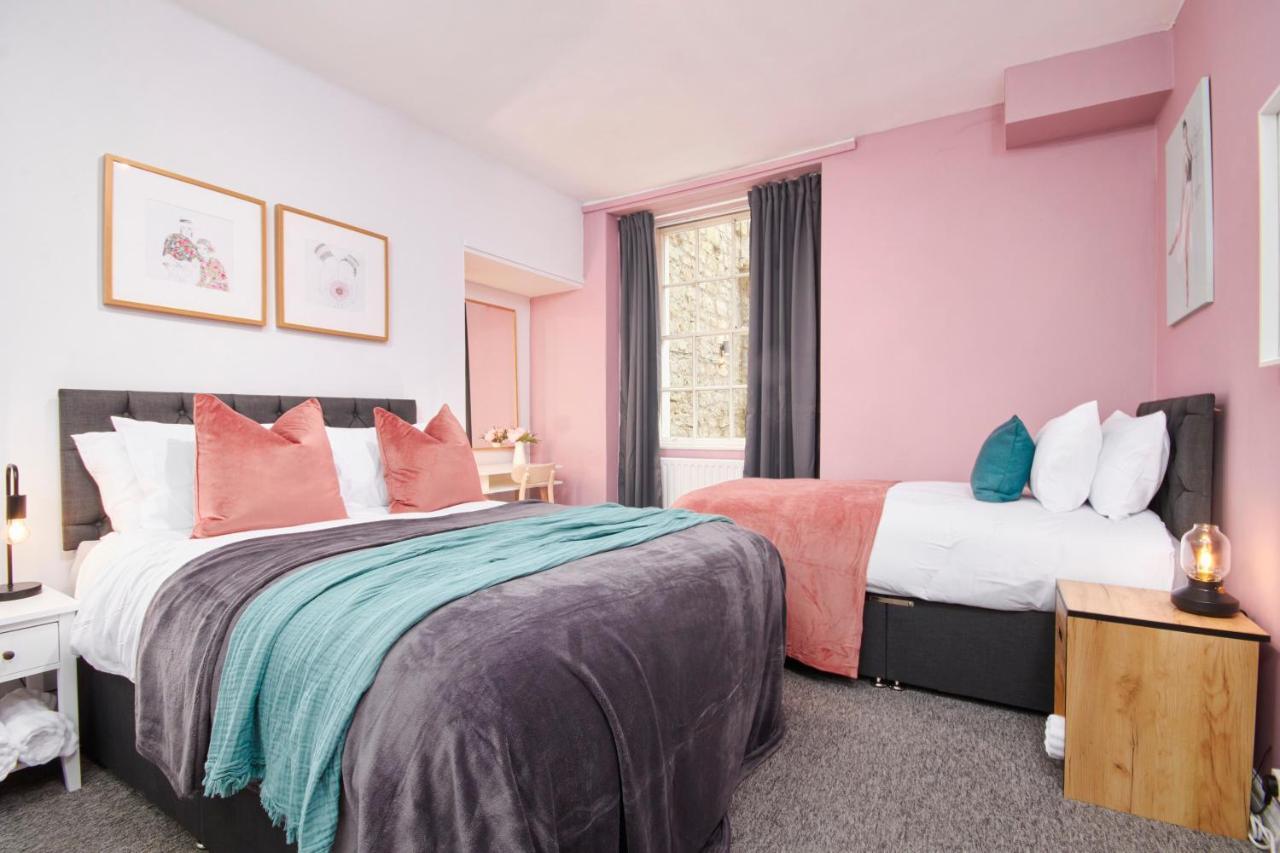 Wonderful In With Garden - Sleeps 8 Bath
