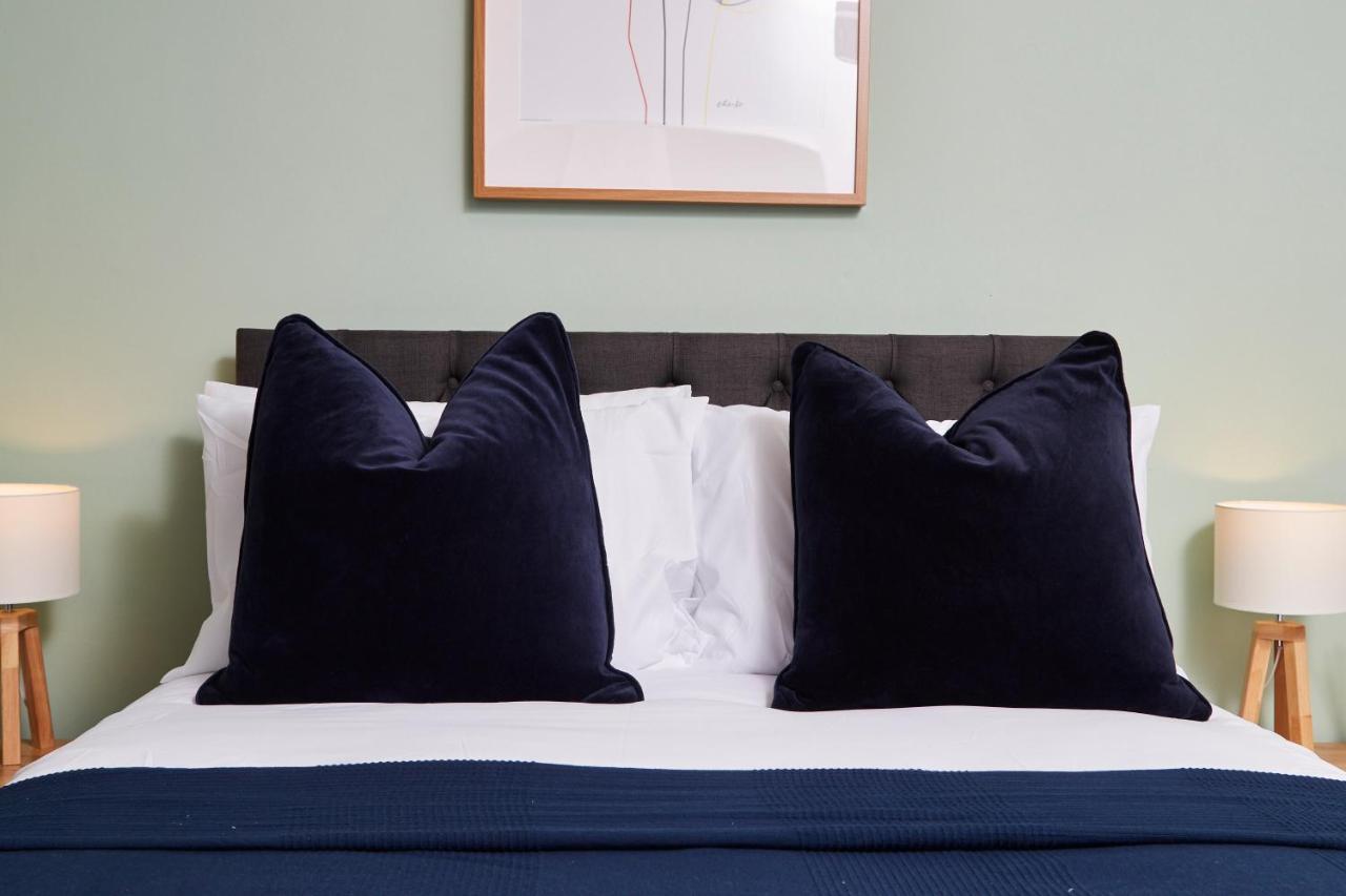 Wonderful In With Garden - Sleeps 8